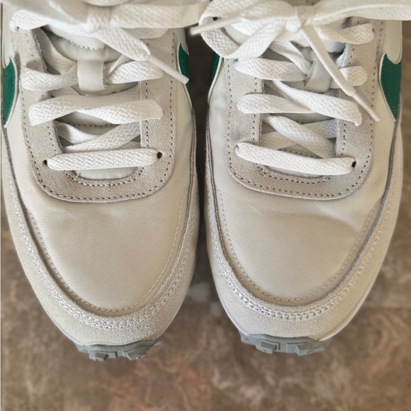 Nike Waffle Debut Sneakers – Summit White / Malachite Green (Women’s Size 8) - Picture 13 of 13